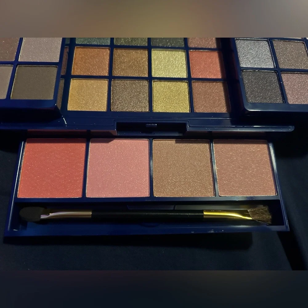 Glow up, glim up mega makeup palette- FMG - Picture 9 of 9